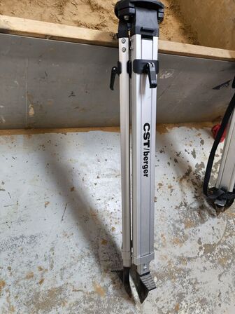 Stativ CST/Berger til nivelleringsapparat
