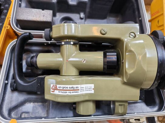 Ældre KERN K-0S teodolit i kasse