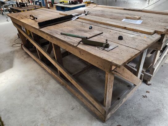 2 stk. arbejdsborde i træ