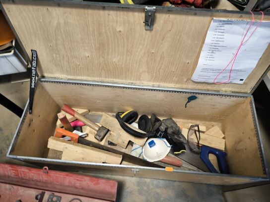 "Tøm rummet" - stålreoler medfølger