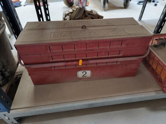 Indhold på reol (højre fag)