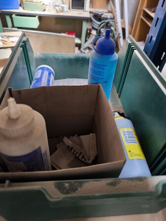 Indhold på reol (venstre fag)