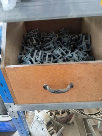 Indhold på reol (venstre fag)