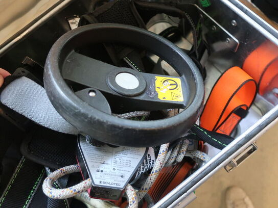 Redningshejs SKYLOTEC MILAN & alukasse inkl. indhold