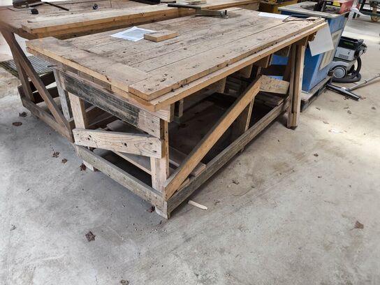 2 stk. arbejdsborde i træ