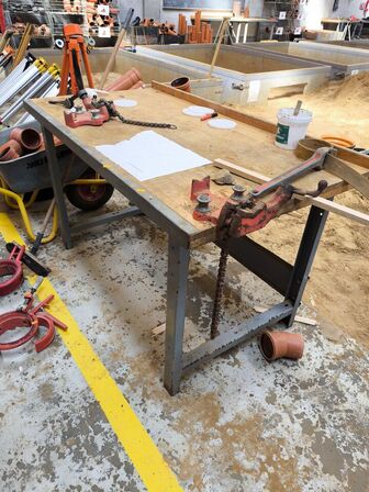 Filebænk m. RIDGID kæberørholder