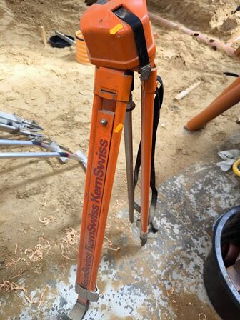 Stativ KERN SWISS til nivelleringsapparat