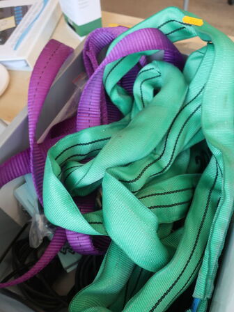 Automatisk kranhoved ELEBIA e5i samt indhold på bord