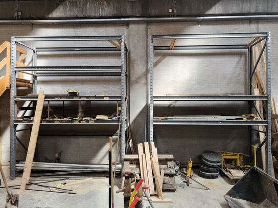 2 fag lagerreoler (uden indhold)