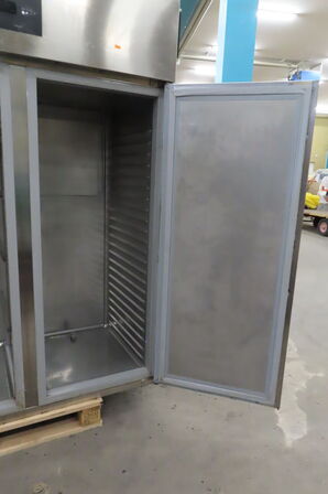 Dobbeltdørs køleskab