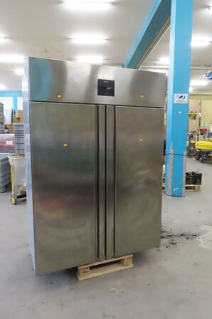 Dobbeltdørs køleskab