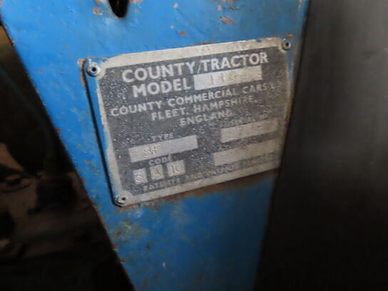 Traktor COUNTY 1164