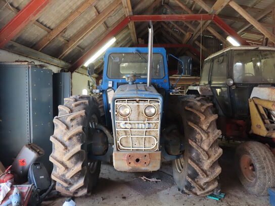 Traktor COUNTY 1164