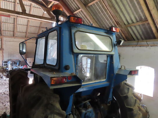 Traktor COUNTY 1164