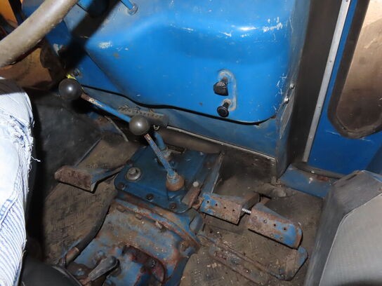 Traktor COUNTY 1164