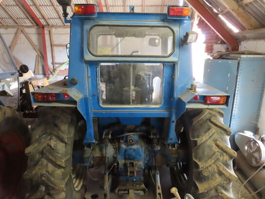 Traktor COUNTY 1164