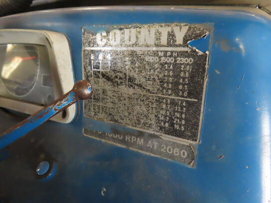 Traktor COUNTY 1164