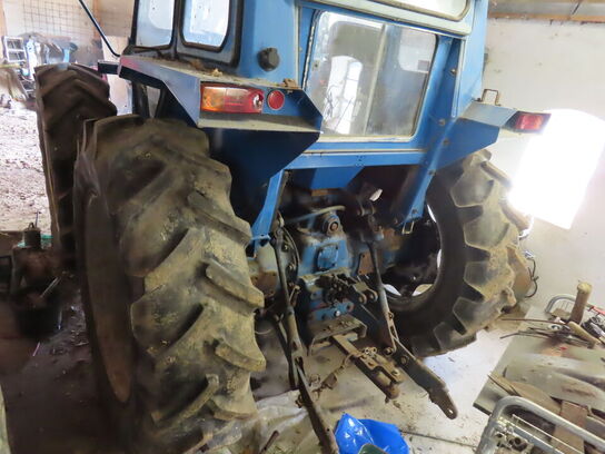 Traktor COUNTY 1164