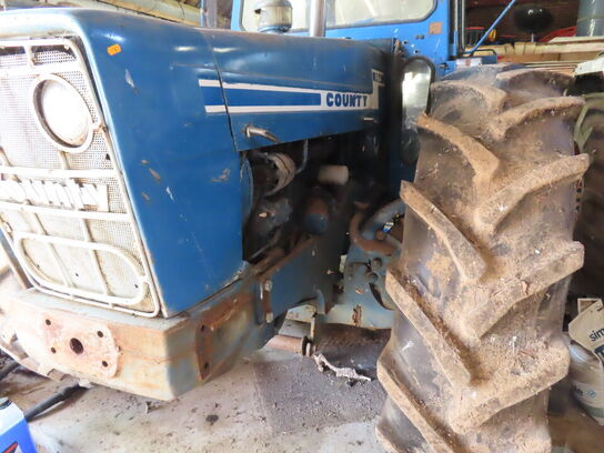 Traktor COUNTY 1164