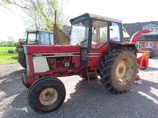 Traktor INTERNATIONAL 1055