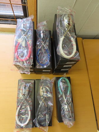 12 stk. BUGATTI Salad Tongs Kiss ass. Farver