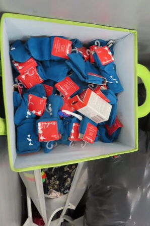 Palle med diverse sokker mm