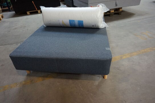 Nordisk fjer Boxseng med træben og Nordisk fjer topmadras 120x200 cm 