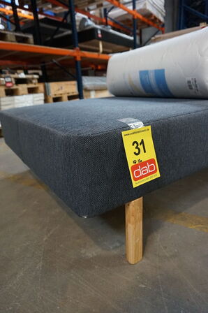 Nordisk fjer Boxseng med træben og Nordisk fjer topmadras 120x200 cm 