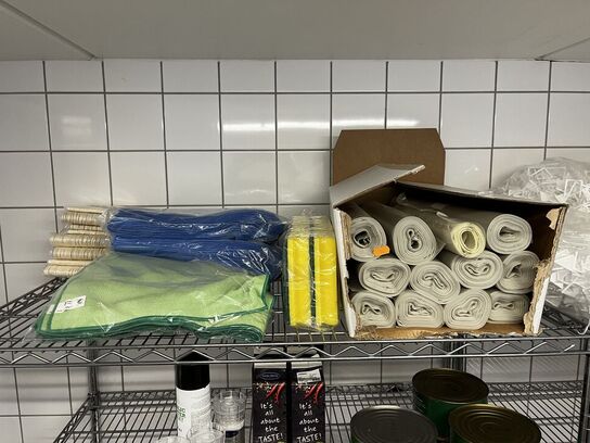 Blandet indhold af reol