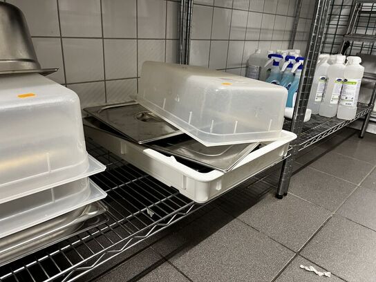 Blandet indhold af reol