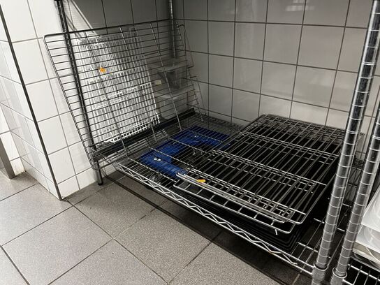 Blandet indhold af reol