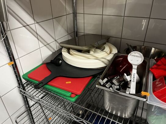 Blandet indhold af reol