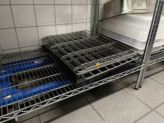 Blandet indhold af reol