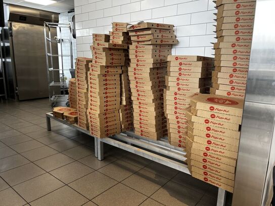 2 reoler m. Indhold GP PRODUCTION LxBxH: 125x50x30