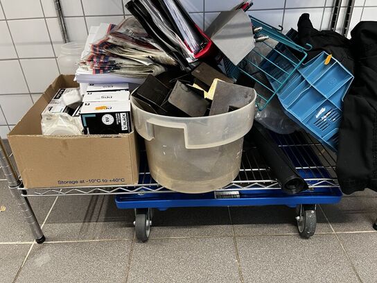 Blandet indhold af reol