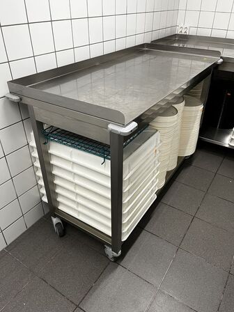 Rullebord u. Indhold GP PRODUCTION LxBxH: 140x65x92 cm.