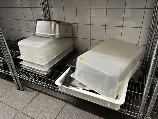 Blandet indhold af reol