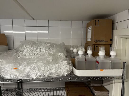 Blandet indhold af reol