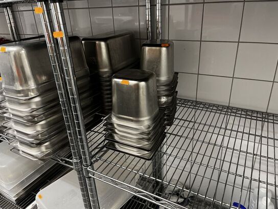 Blandet indhold af reol