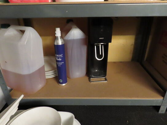 3 stk. reoler med indhold