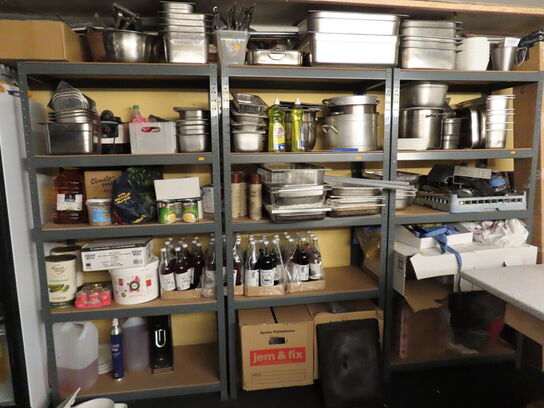 3 stk. reoler med indhold