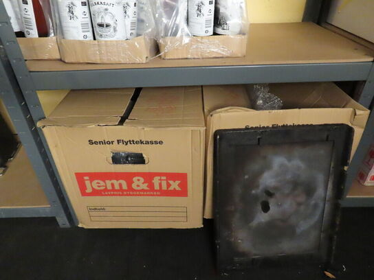 3 stk. reoler med indhold