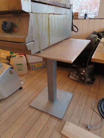 13 stk. cafeborde med 23 stk. cafestole