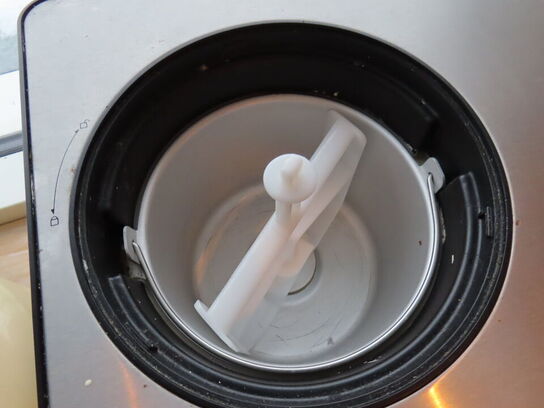 Ismaskine, SANDSTRØM S15ICE14E