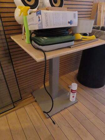 13 stk. cafeborde med 23 stk. cafestole