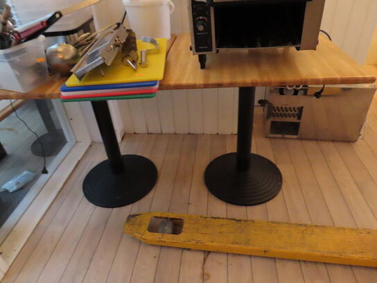 13 stk. cafeborde med 23 stk. cafestole