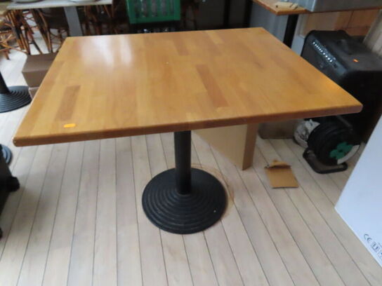 13 stk. cafeborde med 23 stk. cafestole