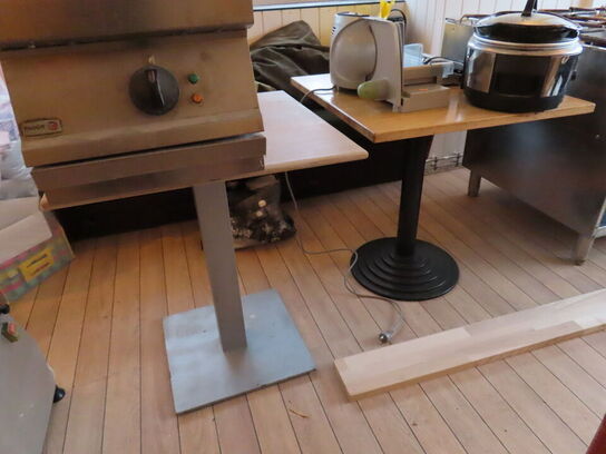 13 stk. cafeborde med 23 stk. cafestole