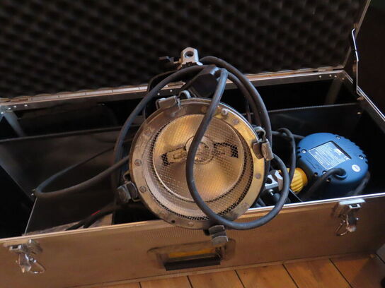 3 stk. tungstens spot, ARRILITE 800W i alukasse