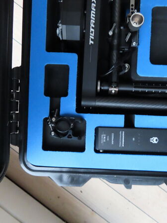 3-akset kamerasystem, TILTA GRAVITY GR-T03 i flightcase